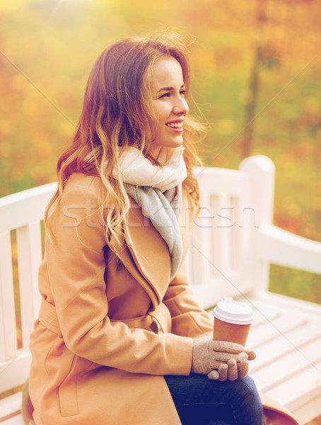 Stockfoto: Gelukkig · jonge · vrouw · drinken · koffie · najaar · park