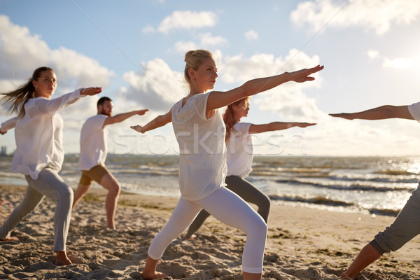 Foto stock: Pessoas · do · grupo · ioga · praia · fitness · esportes