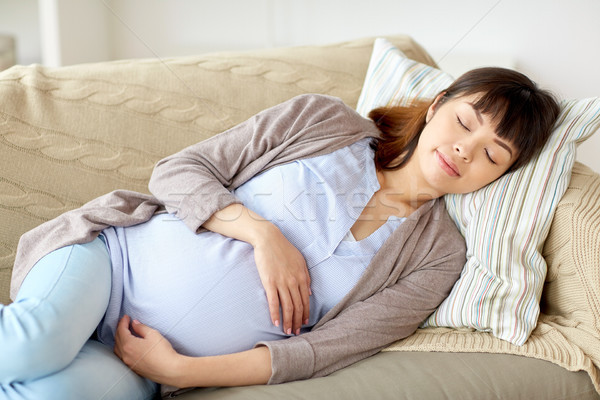 Foto stock: Feliz · mulher · grávida · adormecido · sofá · casa · gravidez