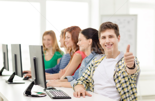 Mannelijke student klasgenoten computer klasse onderwijs Stockfoto © dolgachov