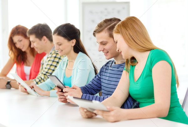 Sorridente estudantes escolas educação tecnologia Foto stock © dolgachov