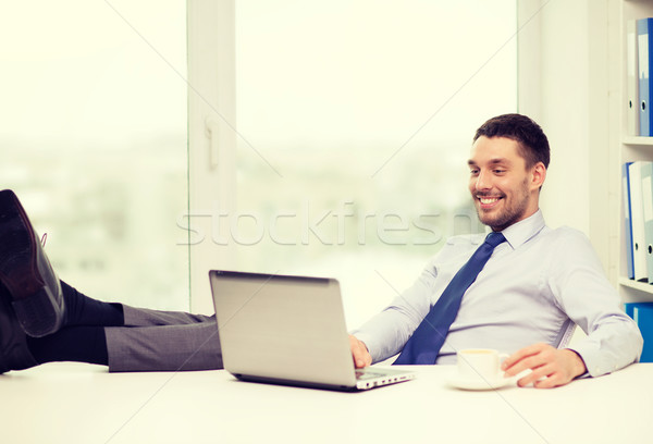 Stockfoto: Glimlachend · zakenman · student · laptop · kantoor · business