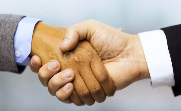 Foto stock: Empresário · empresária · aperto · de · mãos · negócio · escritório