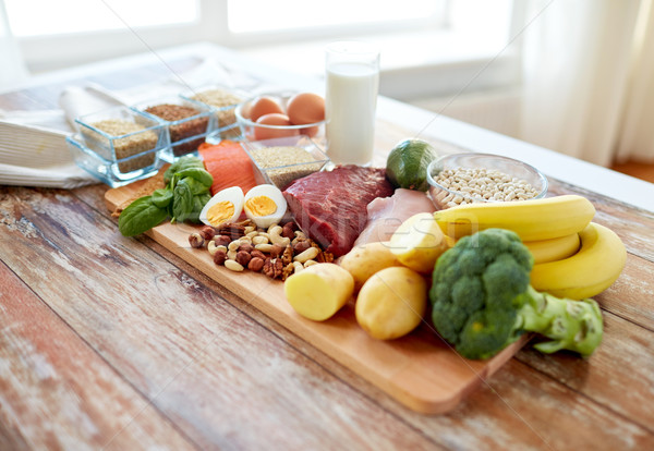 Unterschiedlich Essen Tabelle ausgewogene Ernährung Kochen Stock foto © dolgachov