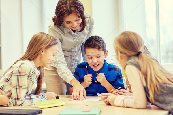 Stock foto: Gruppe · Schule · Kinder · schriftlich · Test · Klassenzimmer