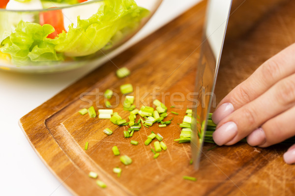 Kadın yeşil soğan bıçak sağlıklı beslenme Stok fotoğraf © dolgachov