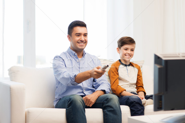 Souriant père en fils regarder tv maison famille [[stock_photo]] © dolgachov