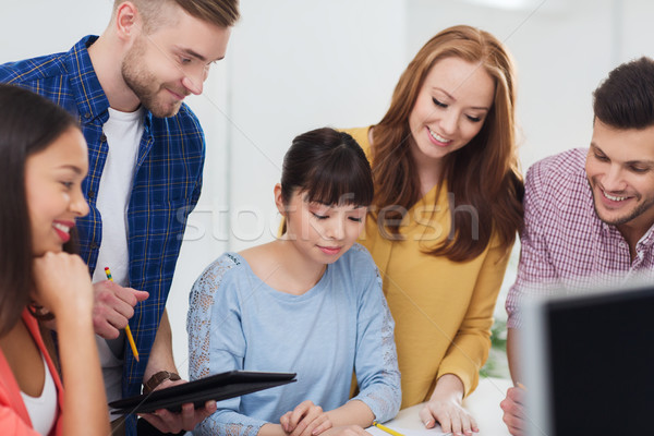 Foto stock: Feliz · criador · equipe · estudantes · trabalhando · escritório