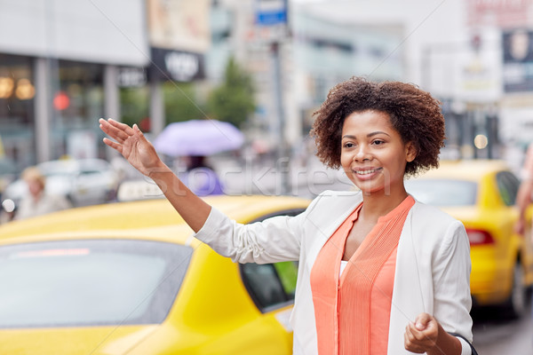 Fericit african femeie taxi calatorie de afaceri transport Imagine de stoc © dolgachov