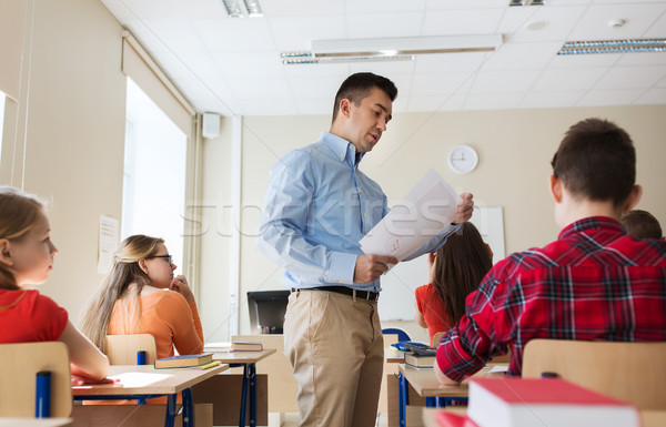 グループ 学生 教師 テスト結果 教育 学校 ストックフォト © dolgachov