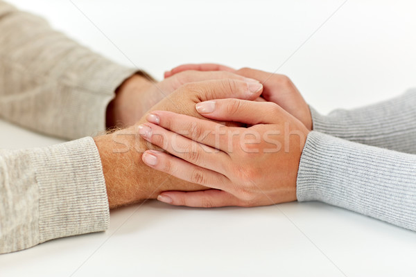 Oude man jonge vrouw holding handen ouderdom ondersteuning Stockfoto © dolgachov