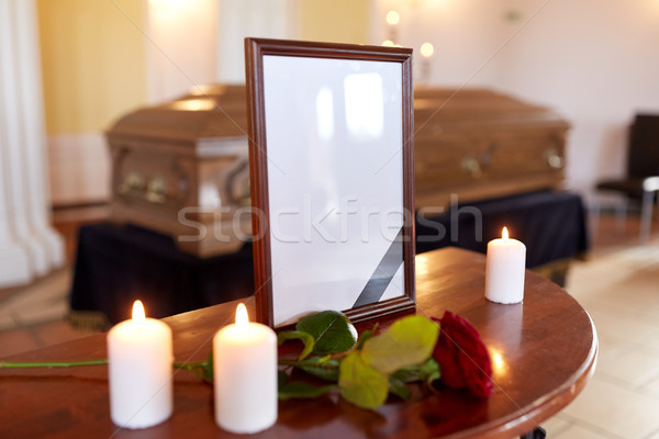 Kist begrafenis kerk rouw zwarte Stockfoto © dolgachov