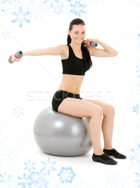 Fitness instructor gantere pilates bilă femeie Imagine de stoc © dolgachov