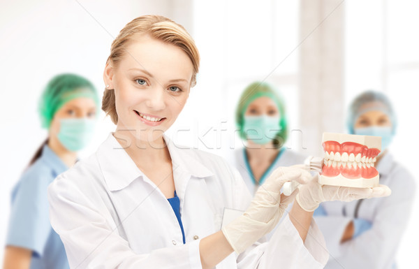 Сток-фото: врач · зубная · щетка · больницу · Привлекательная · женщина · медицина · команда
