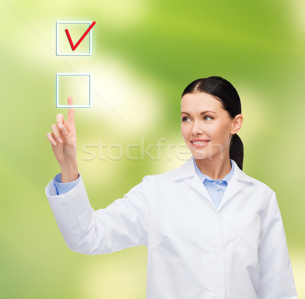 Gülen kadın doktor işaret onay kutusunu sağlık Stok fotoğraf © dolgachov