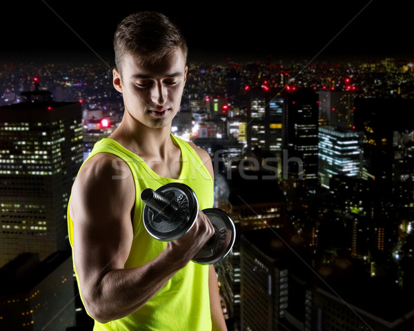 Fiatalember súlyzó bicepsz sport testépítés képzés Stock fotó © dolgachov