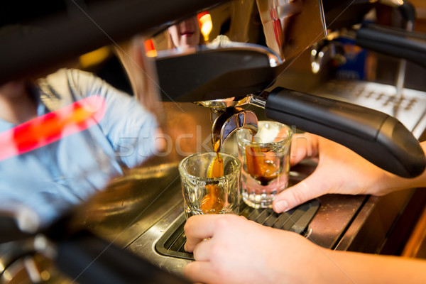 Közelkép nő eszpresszó kávéfőző felszerlés kávéház Stock fotó © dolgachov