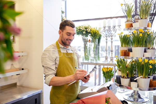 [[stock_photo]]: Fleuriste · homme · presse-papiers · contre · personnes