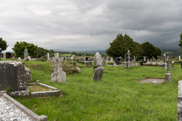 Oude celtic begraafplaats kerkhof Ierland oude Stockfoto © dolgachov