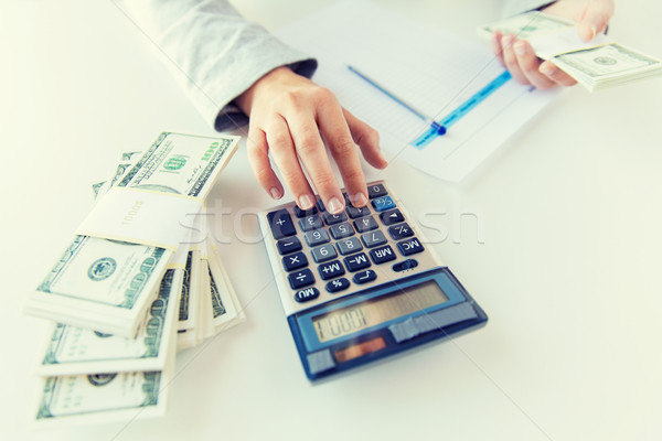 Közelkép kezek pénz számológép üzlet pénzügy Stock fotó © dolgachov