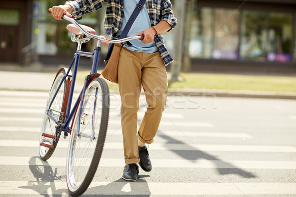 年輕人 固定 齒輪 自行車 人 商業照片 © dolgachov