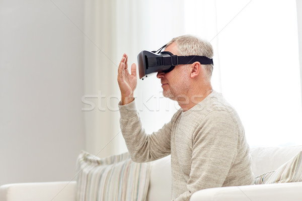 Velho virtual realidade fone óculos 3d tecnologia Foto stock © dolgachov