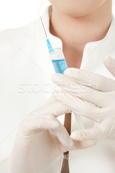Mâini manusi de cauciuc seringă alb femeie medic Imagine de stoc © dolgachov