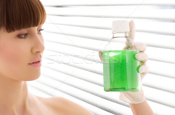 Verde liquido femminile Lab lavoratore Foto d'archivio © dolgachov