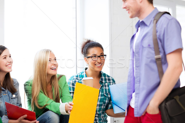 Studenten communiceren lachend school onderwijs koffie Stockfoto © dolgachov