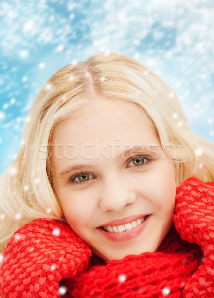 Mosolyog tinilány piros ujjatlan kesztyűk sál tél Stock fotó © dolgachov