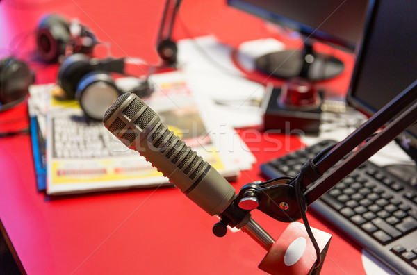 Mikrofon zenei stúdió rádió állomás technológia elektronika Stock fotó © dolgachov