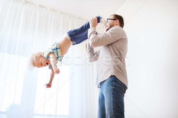 父親的兒子 播放 家 家庭 童年 商業照片 © dolgachov