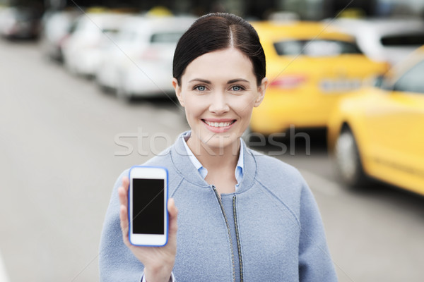 Zdjęcia stock: Uśmiechnięta · kobieta · smartphone · taksówką · miasta · podróży