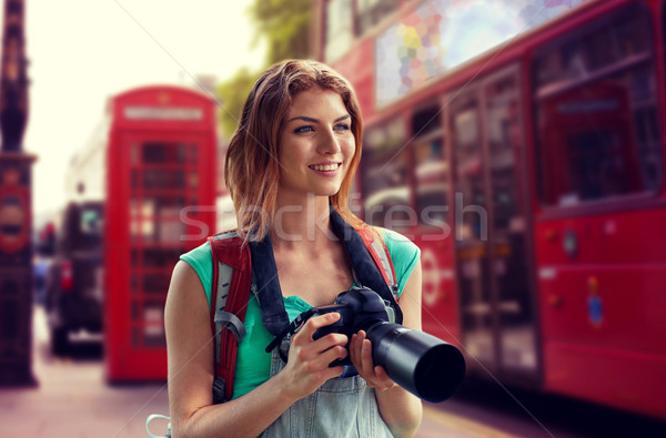 Femeie rucsac aparat foto Londra oraş călători Imagine de stoc © dolgachov