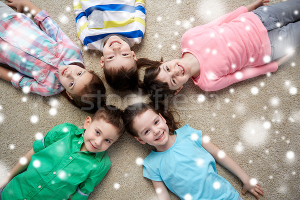 Mutlu gülen çocuklar zemin kar Noel Stok fotoğraf © dolgachov