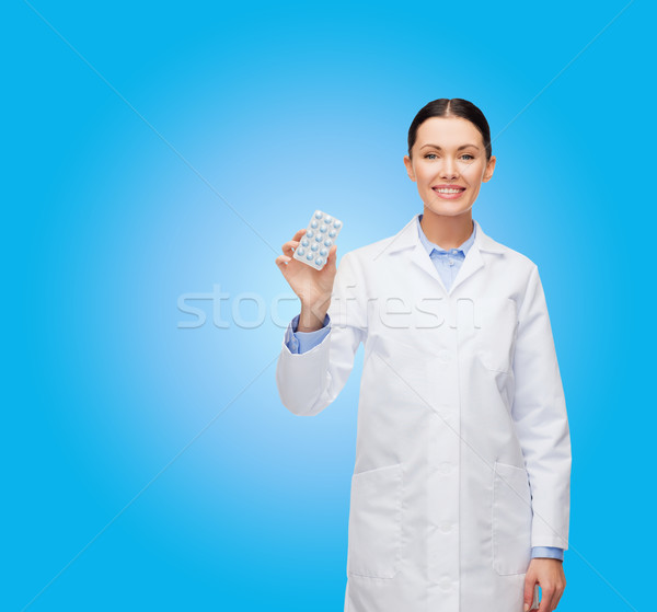 Sorridere femminile medico pillole sanitaria medicina Foto d'archivio © dolgachov