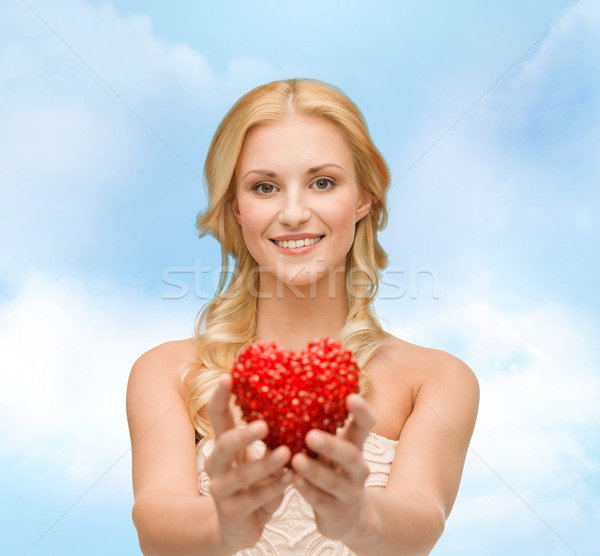 Foto stock: Sorrindo · pequeno · vermelho · coração · saúde · caridade