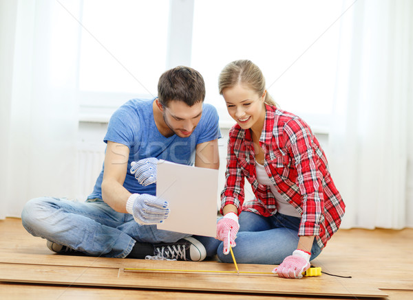 Sorridente casal madeira reparar Foto stock © dolgachov