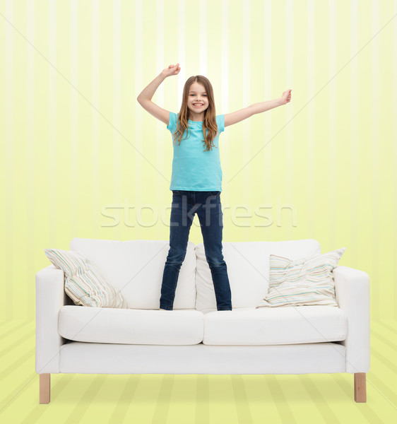 Mosolyog kislány ugrik kanapé otthon szabadidő Stock fotó © dolgachov