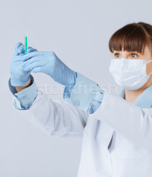 [[stock_photo]]: Homme · médecin · seringue · injection