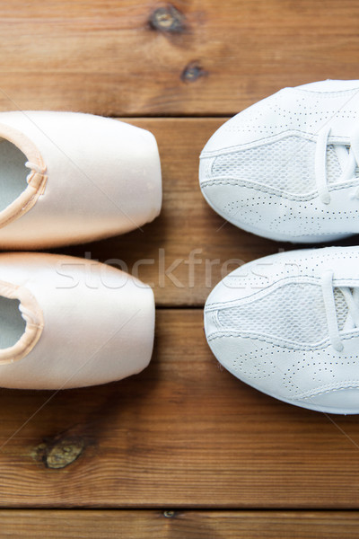 Stock foto: Turnschuhe · Schuhe · Holz · Sport · Ballett