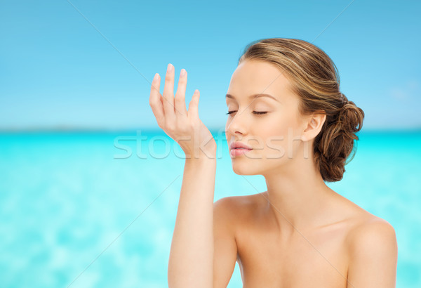 Nő parfüm csukló kéz szépség aroma Stock fotó © dolgachov