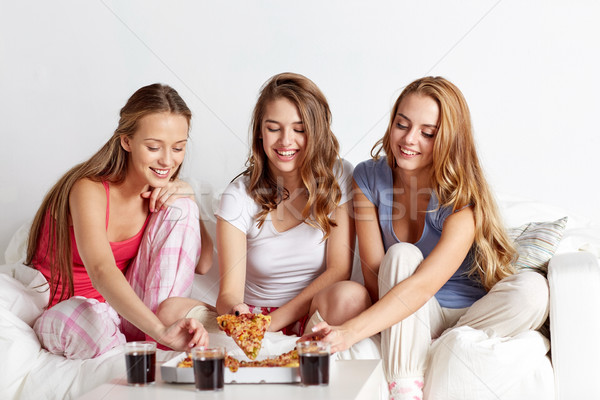Foto stock: Feliz · amigos · adolescente · meninas · alimentação · pizza