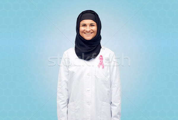 Moslim arts borstkanker bewustzijn lint geneeskunde Stockfoto © dolgachov