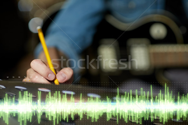 Man gitaar schrijven muziek boek studio Stockfoto © dolgachov