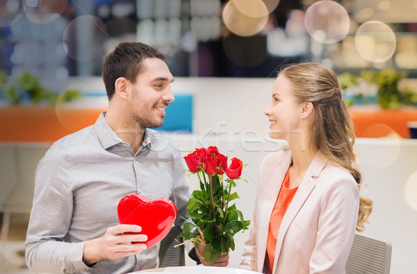 Stock foto: Glücklich · Paar · vorliegenden · Blumen · Mall · Liebe