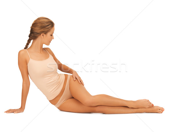 Femeie bumbac lenjerie de corp atingere picioare femeie frumoasa Imagine de stoc © dolgachov