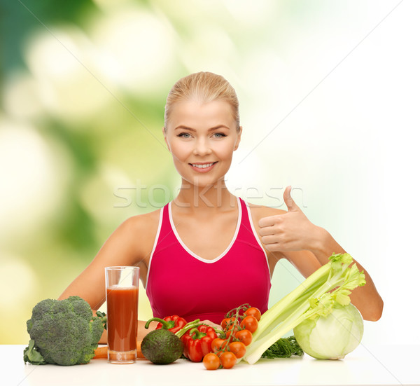 Mosolygó nő bioélelmiszer fitnessz diéta étel fiatal nő Stock fotó © dolgachov