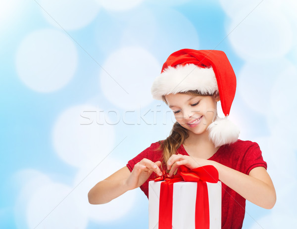 Sonriendo nina ayudante sombrero caja de regalo Foto stock © dolgachov