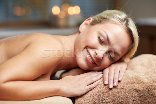 Młoda kobieta masażu tabeli spa ludzi Zdjęcia stock © dolgachov